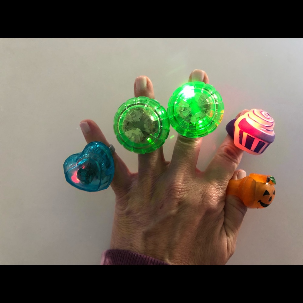 6 Rings that light up when you press the button!